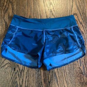 Lululemon speed short blue camo Size 4